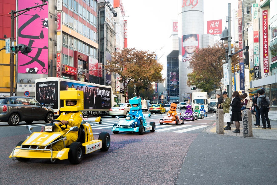 au “Dejira Cart” and “Dejira Bench”